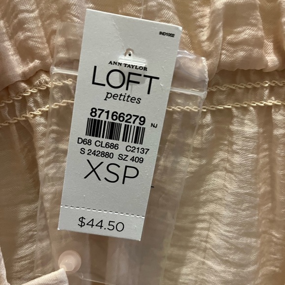 Ann Taylor Loft Petites short-sleeve cream/peach button-up blouse size XSP - Picture 2 of 2